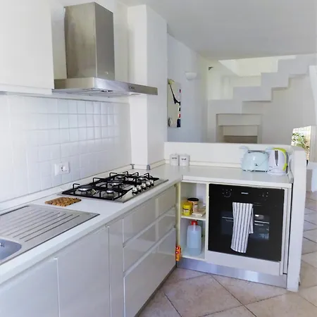 Apartment White - *